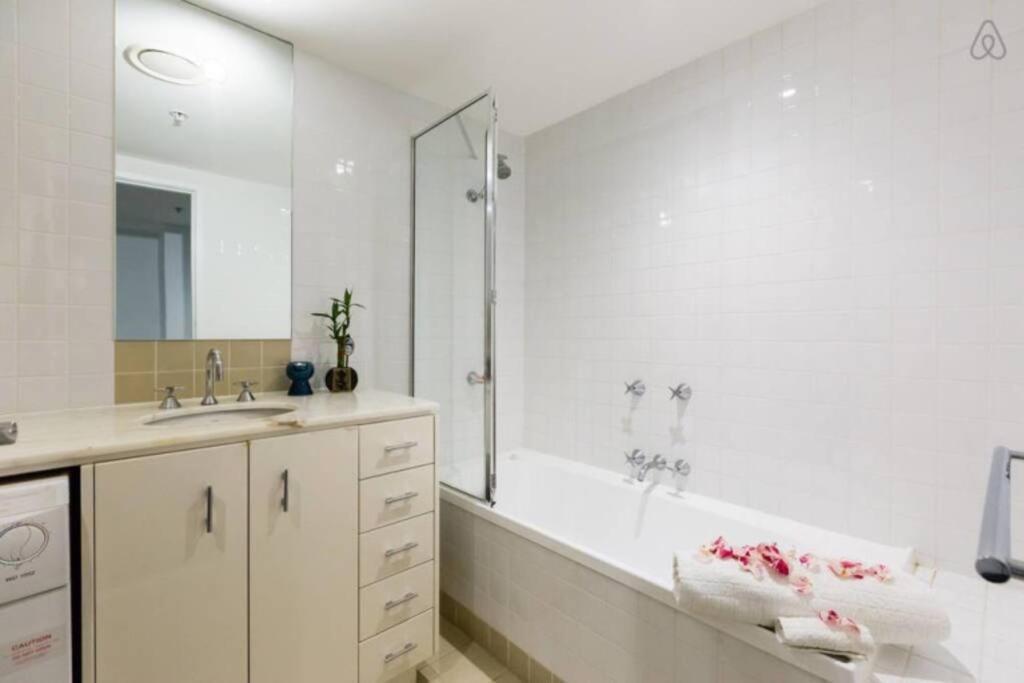 Roma Studio Apartment In Collins Street Мельбурн Экстерьер фото
